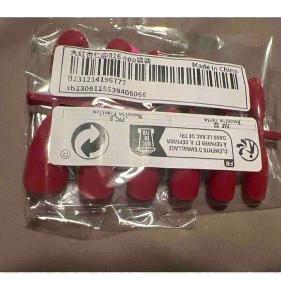 Mob Wife Sophisticated Elegant Red 24 Set Almond Shape Nails - Picture 8 of 11